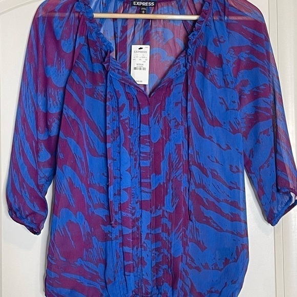 𝅺- Express Sheer Blue & Purple 3/4 Sleeve Zebra V-Neck Blouse NWT - Picture 2 of 4